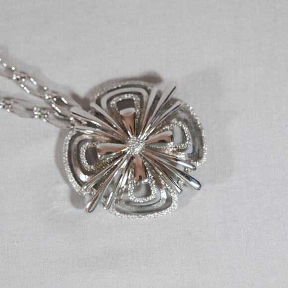 Monet 1960s  Atomic Starburst Pendant Necklace Rhodium Plated Oval Ornate Links - Picture 3 of 10